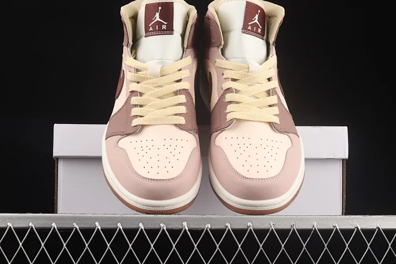All categories Air Jordan Jordan series basketball shoes Air Jordan 1 Mid Different versions Air Jordan 1 Mid AJ1 Joe 1 smoke gray purple red red bean Chinese basketball shoes DO7440-821